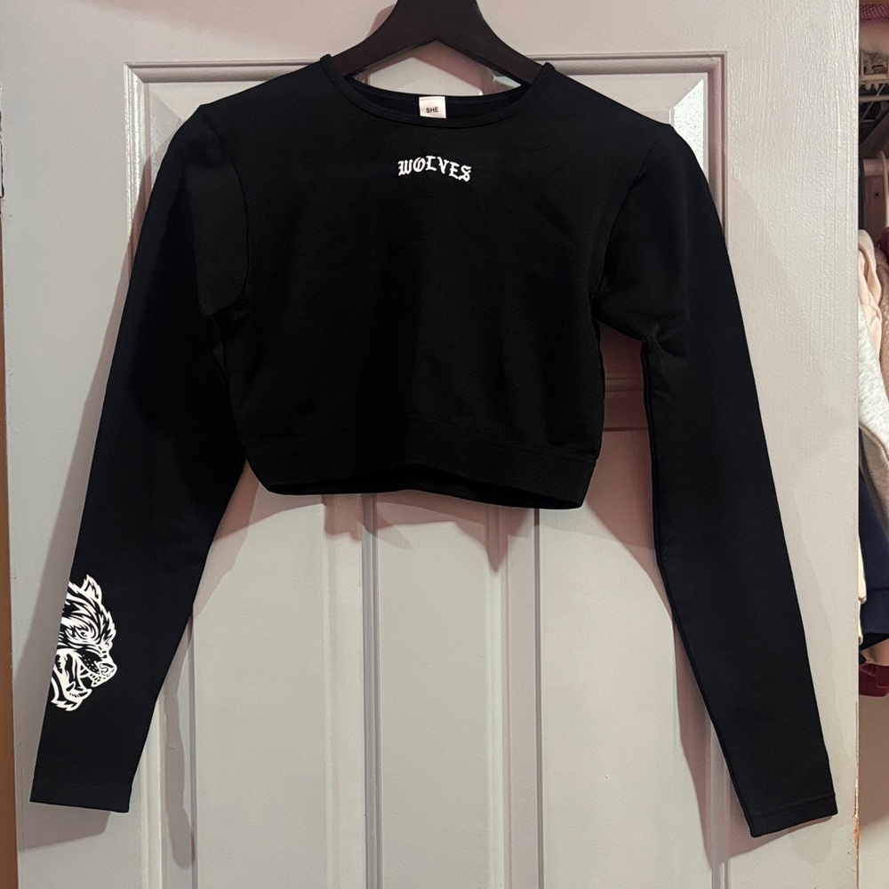 Darc Sports Wolves Black Cropped Long-Sleeve Top Seamless